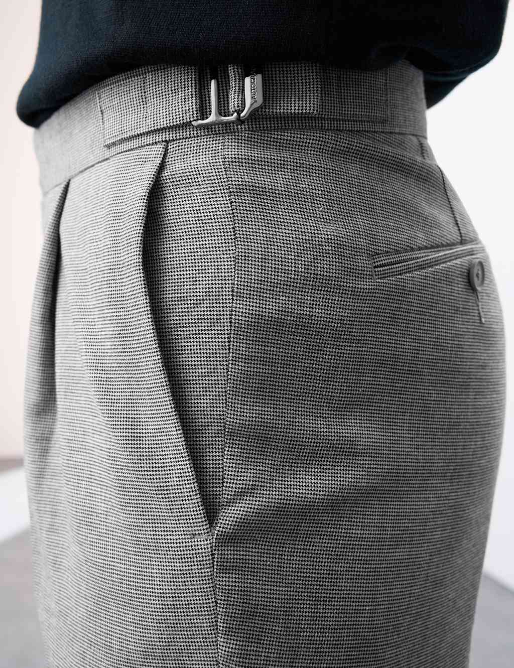 Tapered Fit Single Pleat Trousers with Linen 5 of 6