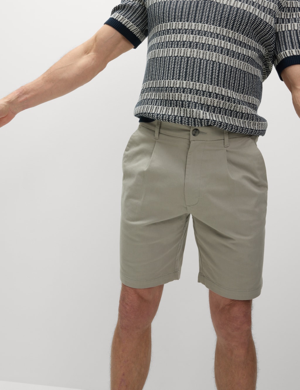Single Pleat Stretch Chino Shorts 5 of 5