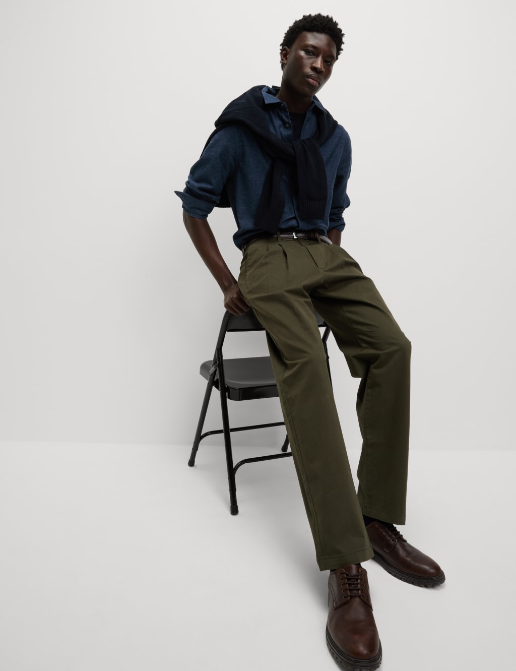Tapered Fit Twin Pleat Stretch Chinos 3 of 7