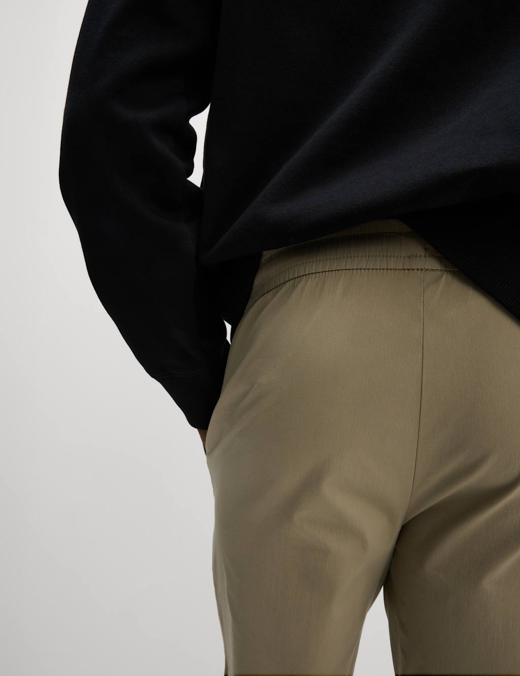 Lightweight Stretch Cargo Shorts with Stormwear™ 4 of 5