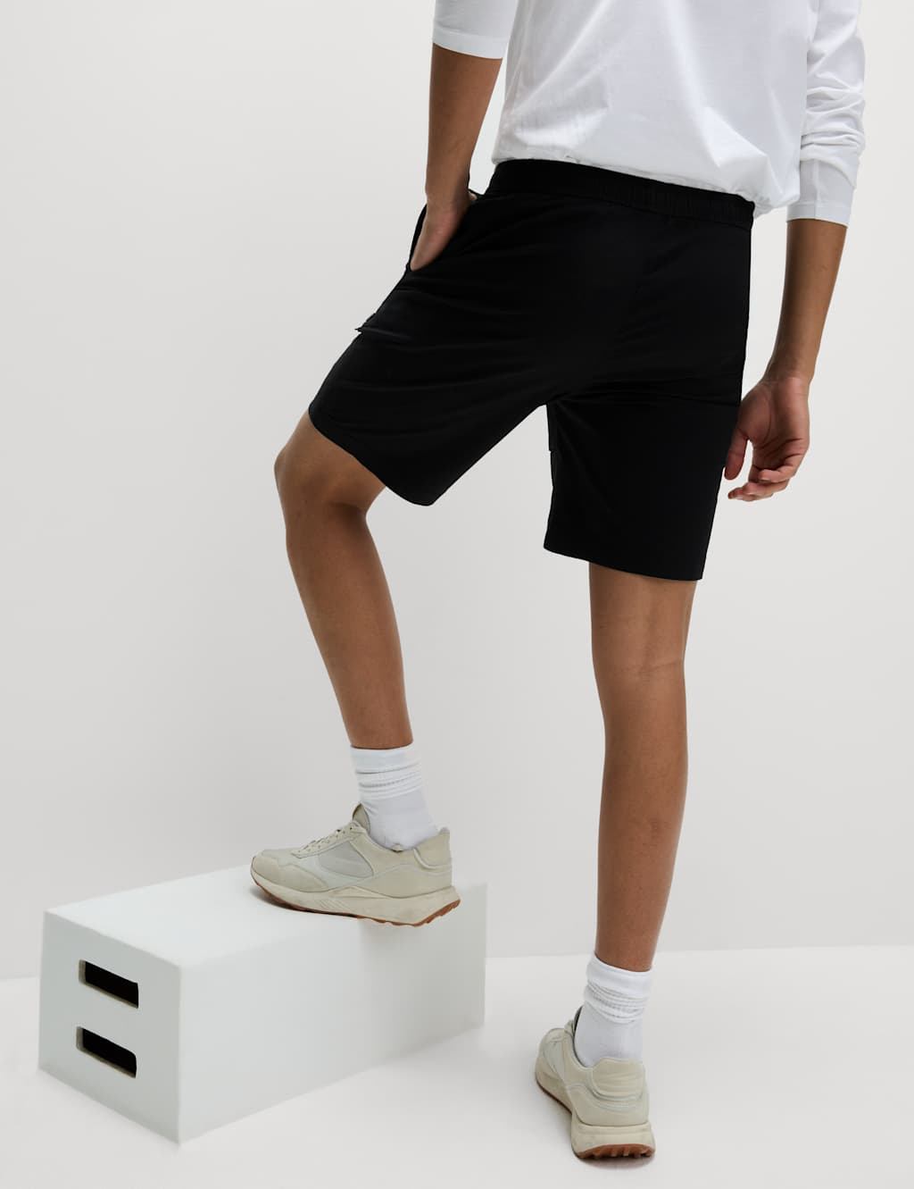 Lightweight Stretch Cargo Shorts with Stormwear™ 4 of 5