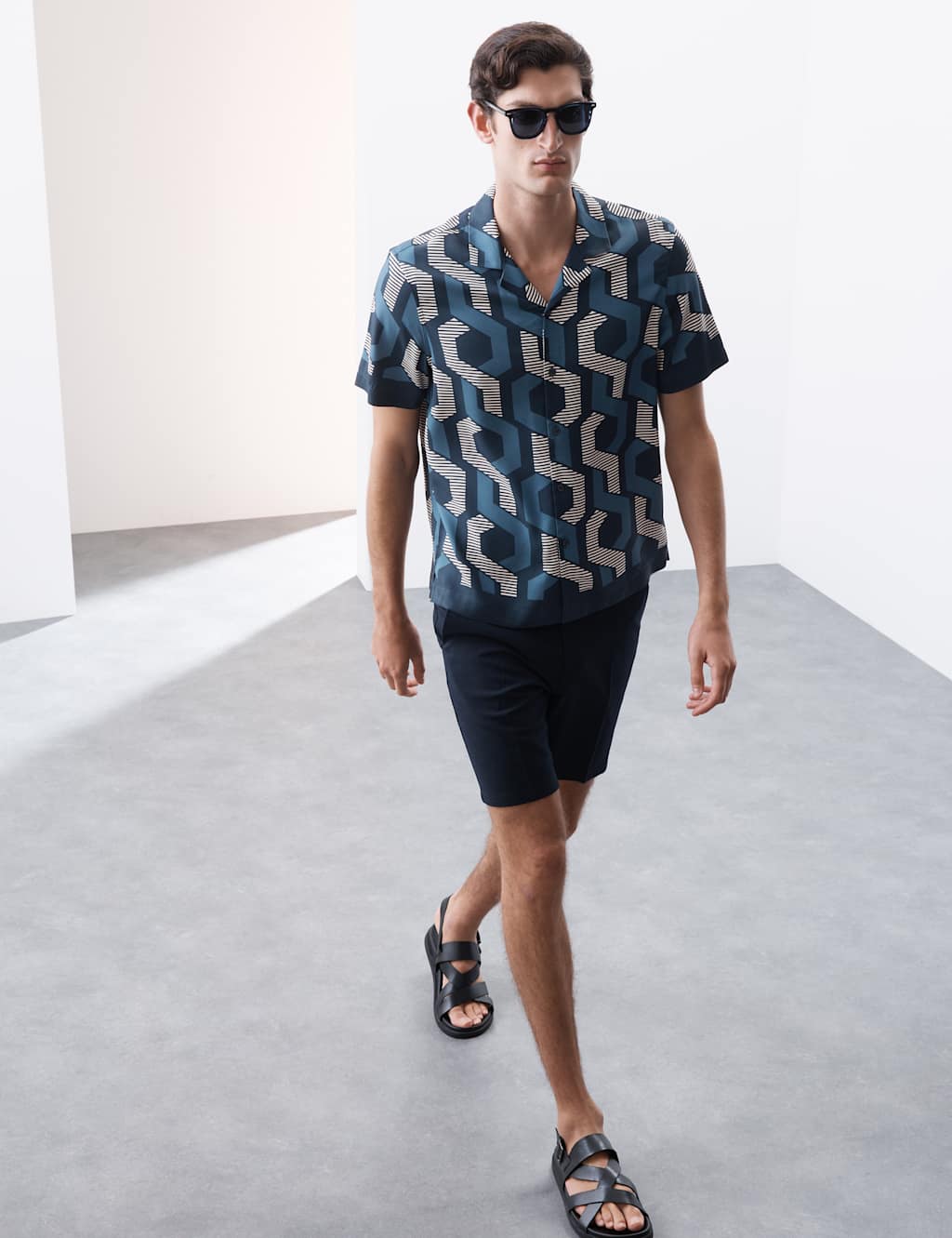 Regular Fit Geometric Print Short Sleeve Shirt 3 of 6