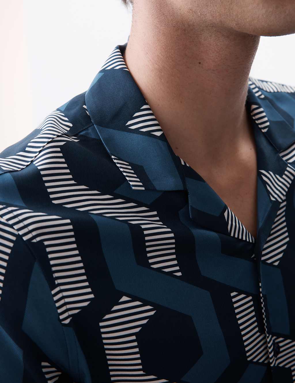 Regular Fit Geometric Print Short Sleeve Shirt 4 of 6