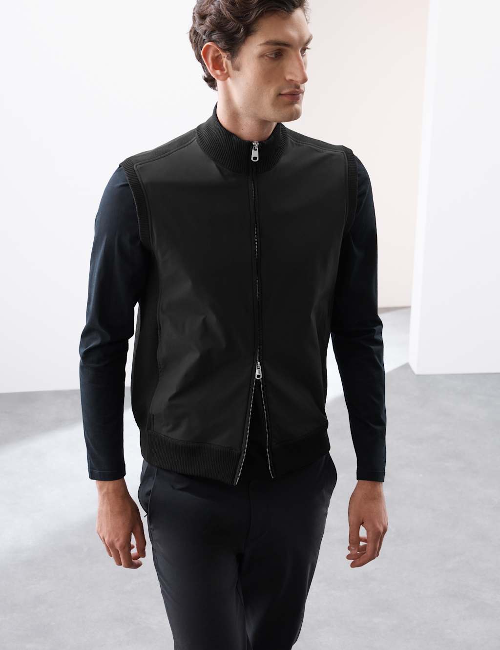 Performance Milano-Knit Funnel Neck Gilet 4 of 8