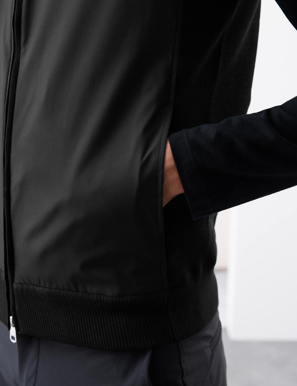 Performance Milano-Knit Funnel Neck Gilet 5 of 8