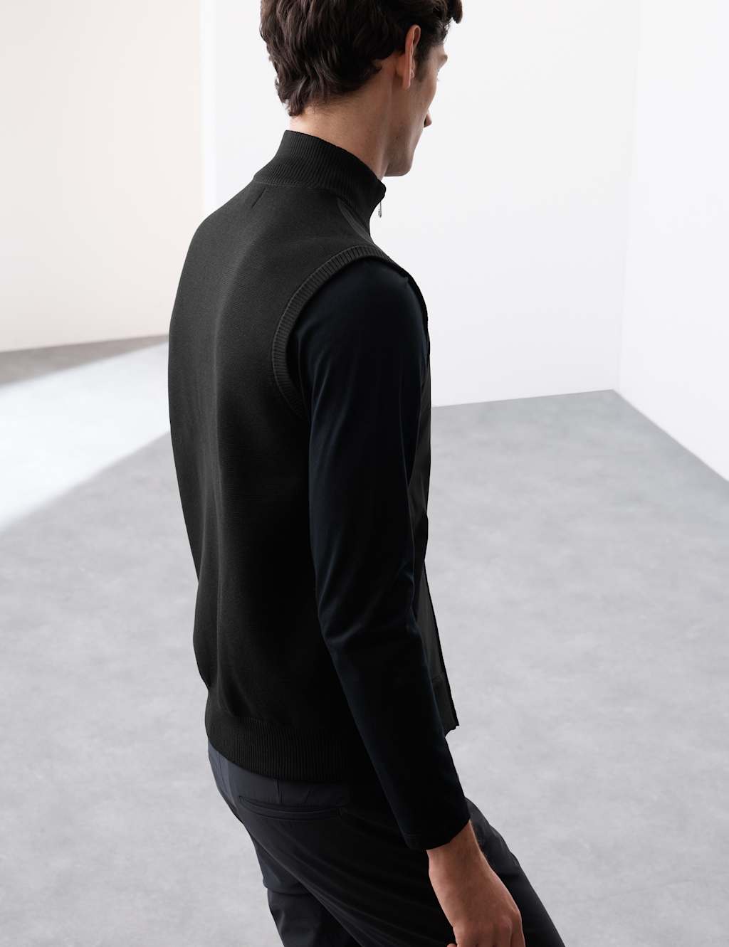 Performance Milano-Knit Funnel Neck Gilet 6 of 8