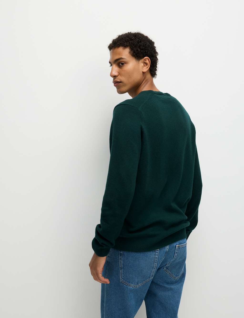 Pure Extra Fine Lamsbwool V-Neck Jumper 6 of 6