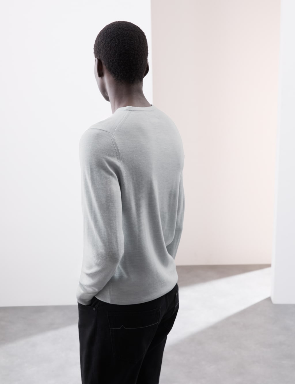 Pure Extra Fine Merino Wool V-Neck Jumper 4 of 5