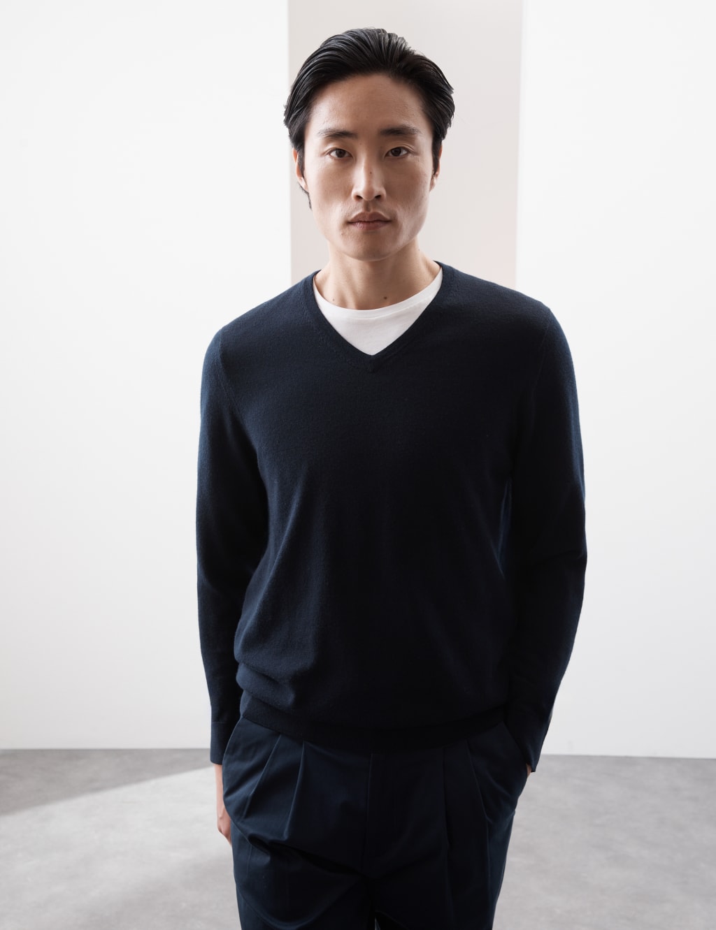 Pure Extra Fine Merino Wool V-Neck Jumper 3 of 5