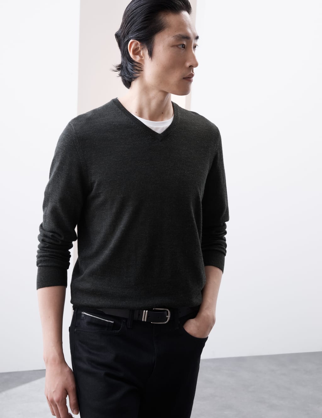 Pure Extra Fine Merino Wool V-Neck Jumper 4 of 6