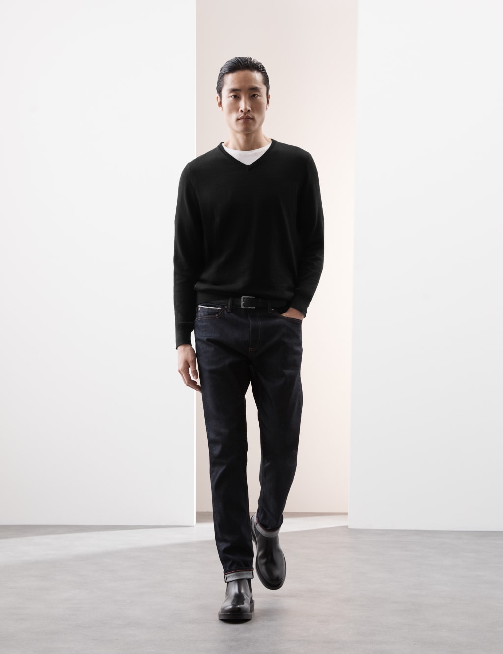 Pure Extra Fine Merino Wool V-Neck Jumper 4 of 7