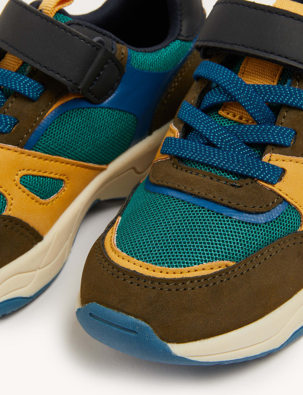 Nike colour block trainers deals