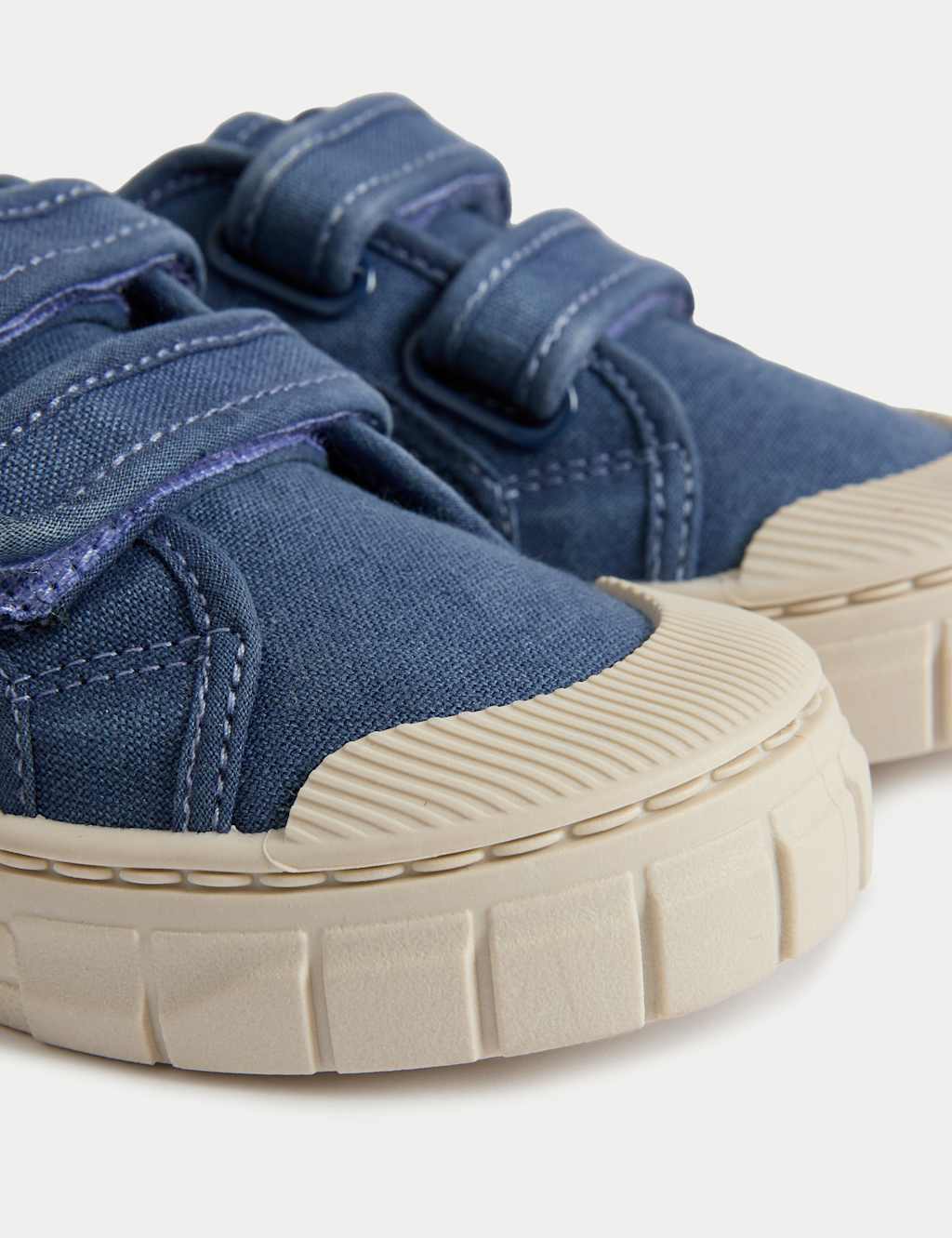 Kids' Canvas RiptapeTrainers (4 Small - 2 Large) 3 of 4