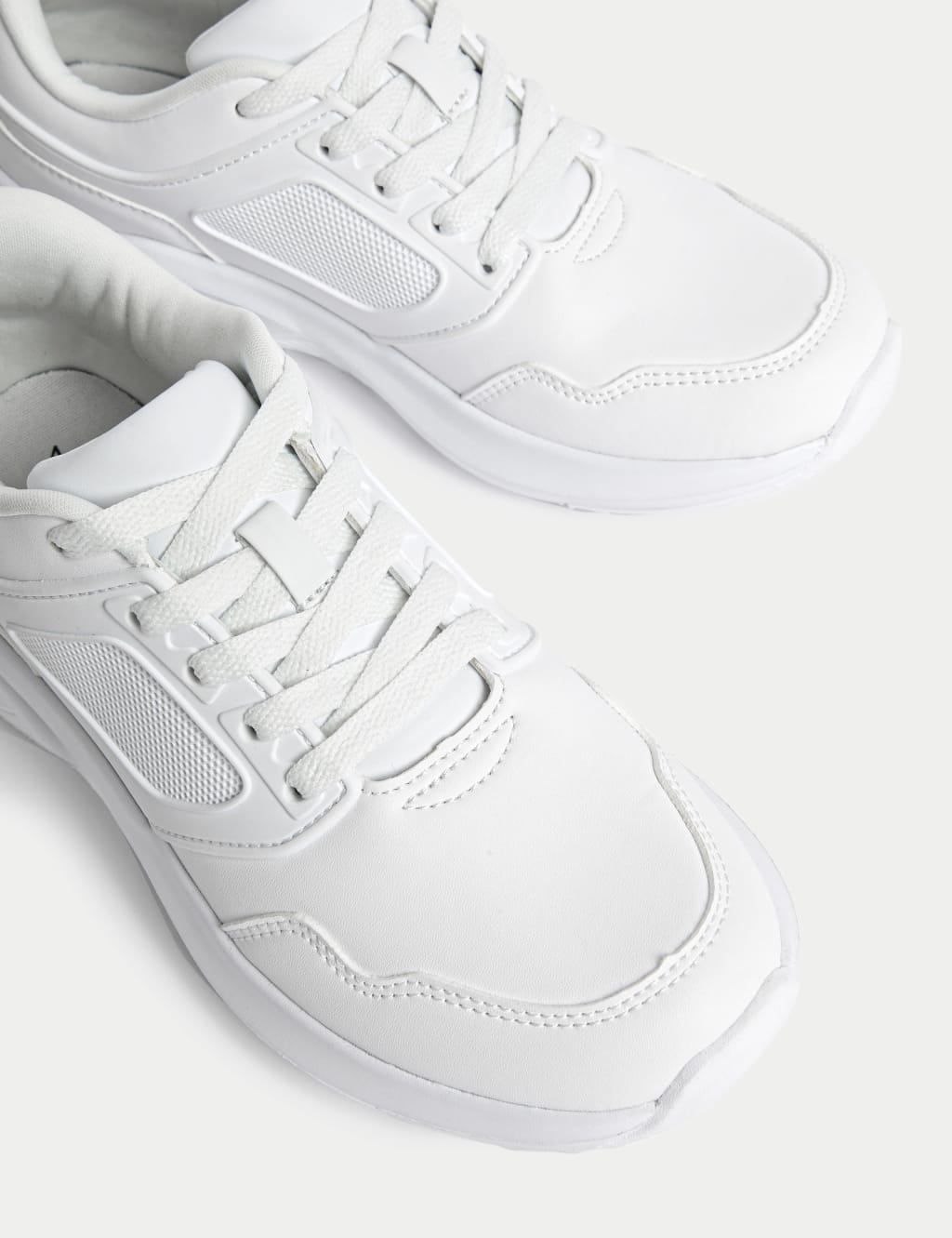 Kids Trainers 13 Small 7 Large