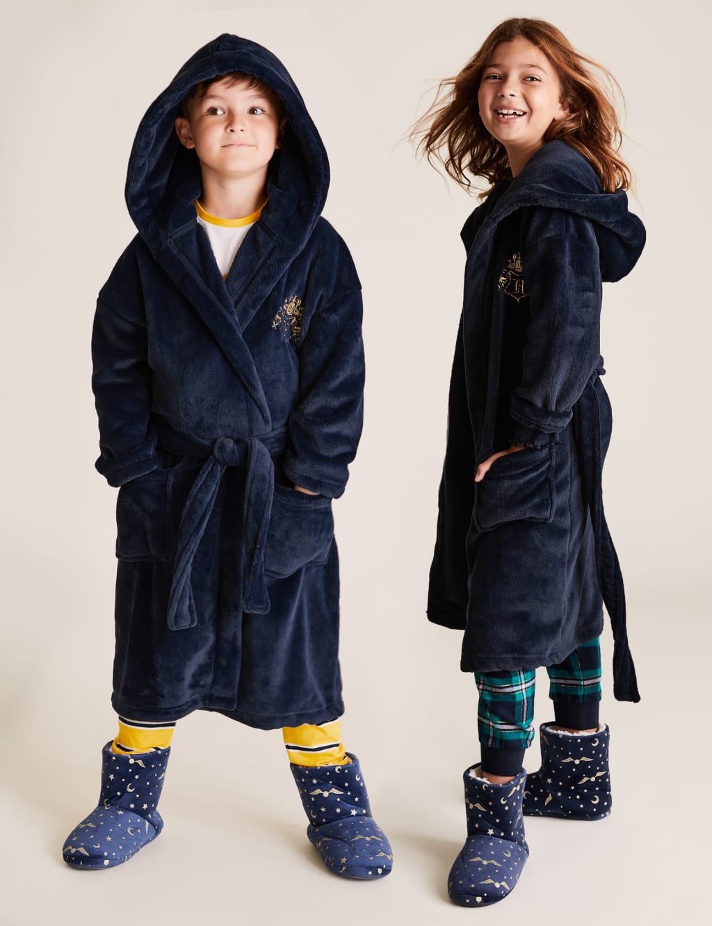 Harry Potter™ Fleece Dressing Gown (6-16 Yrs) 1 of 6