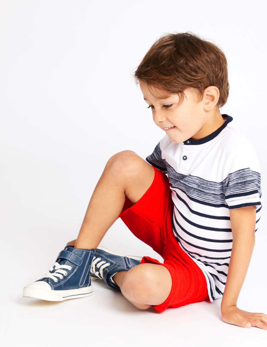 Cute t shirt and shorts outfit discount