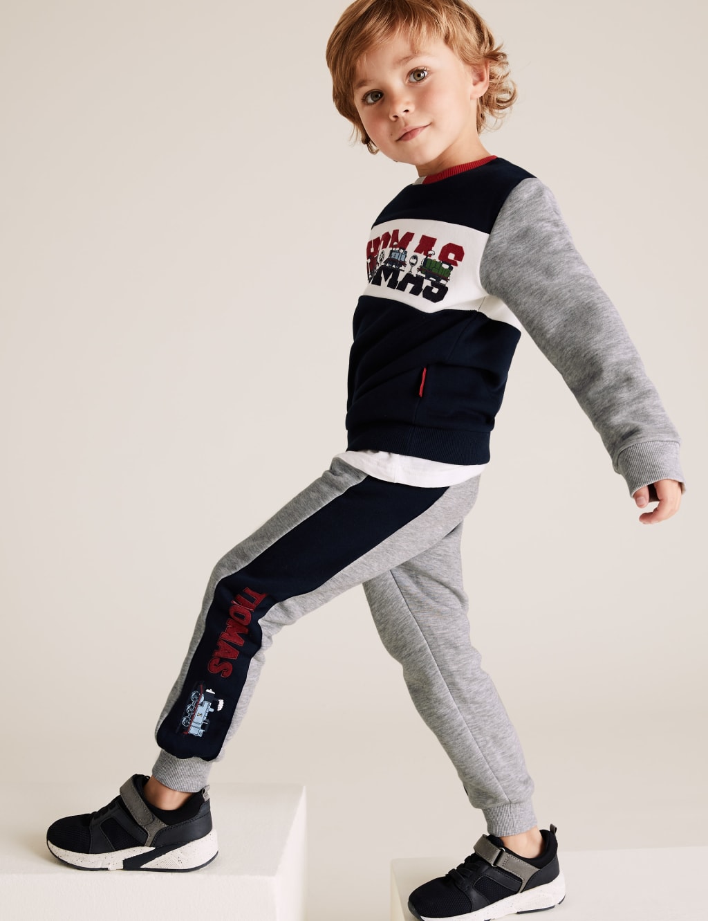 2 Piece Thomas & Friends™ Outfit (2-7 Yrs) 3 of 5
