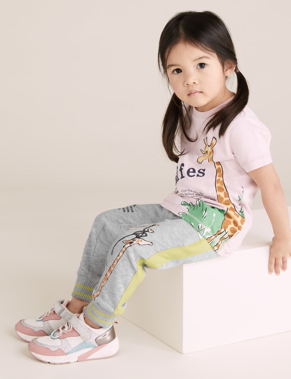 Roald Dahl™ & NHM™ Giraffe Cotton Joggers (2-7 Yrs) 4 of 7
