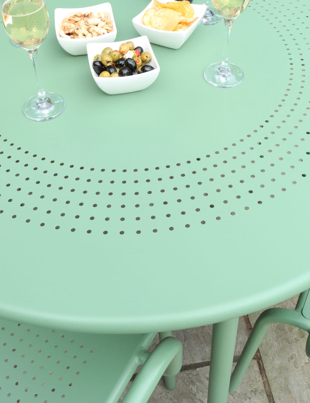 Porto 4 Seater Round Garden Table & Chairs 3 of 6