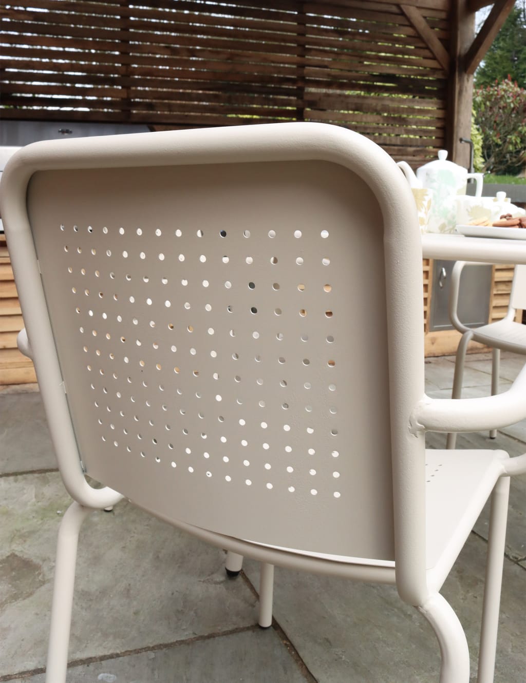 Porto 4 Seater Round Garden Table & Chairs 4 of 7