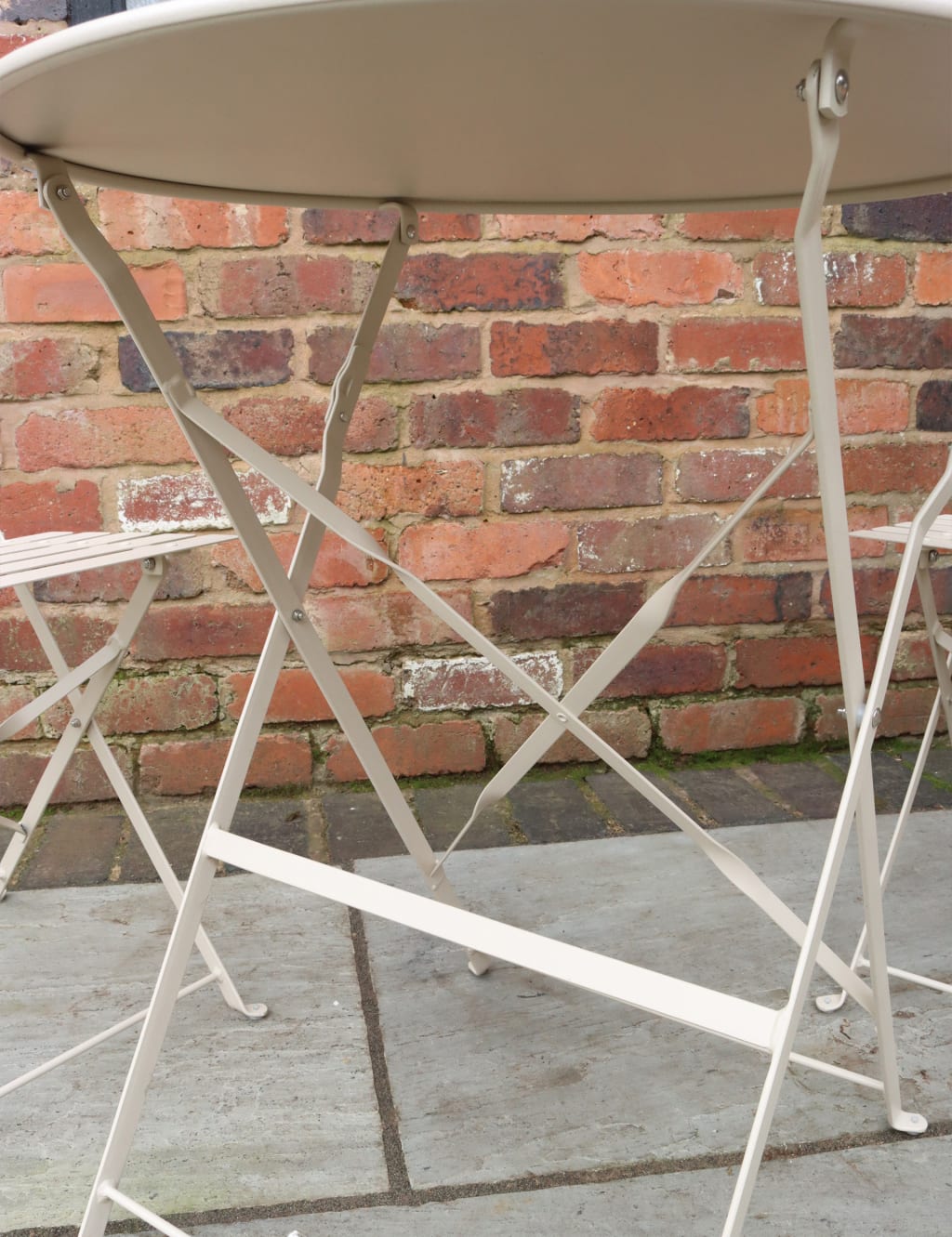 Padstow Bistro Garden Table & Chairs 3 of 6