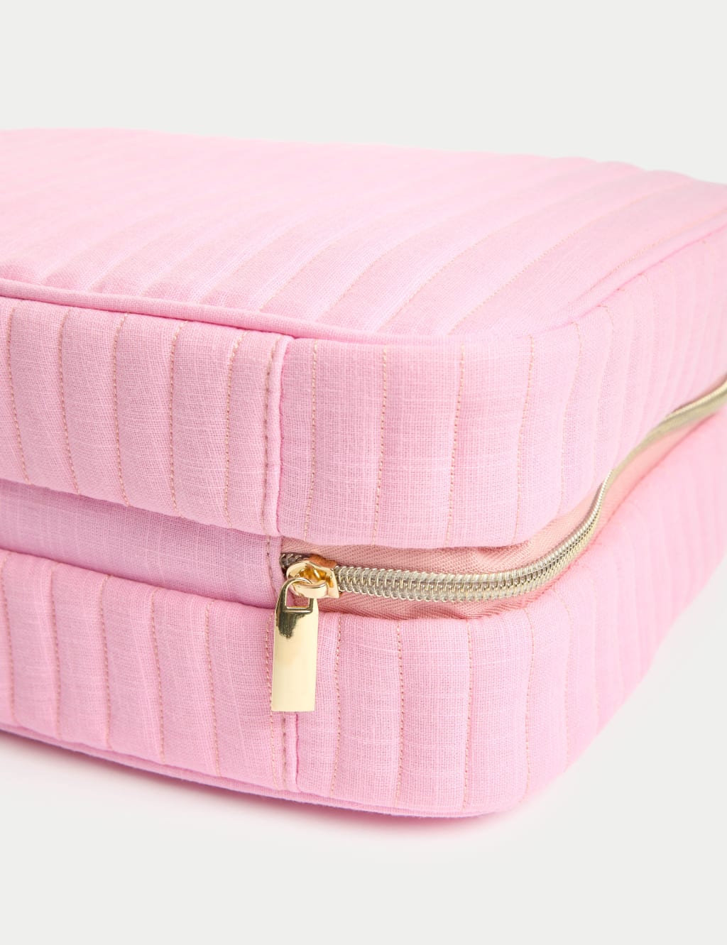 Hanging Wash Bag 4 of 4