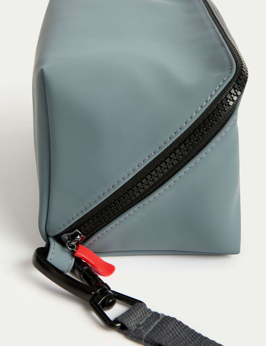 Wide Opening Travel Wash Bag 4 of 4