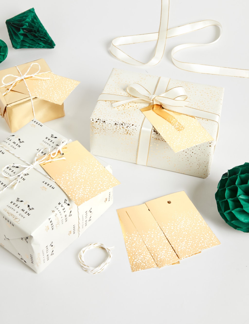 Cream & Gold Christmas Gift Wrap Pack 4.5m 2 of 2