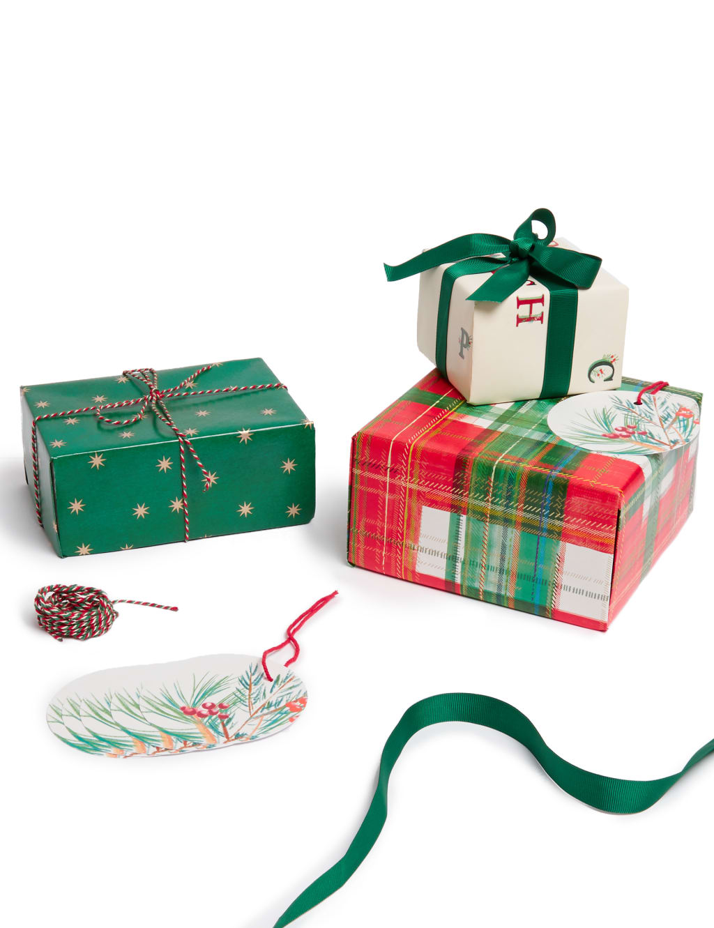 Traditional Christmas Wrapping Paper, Tag & Ribbon Pack - 4.5m 2 of 3