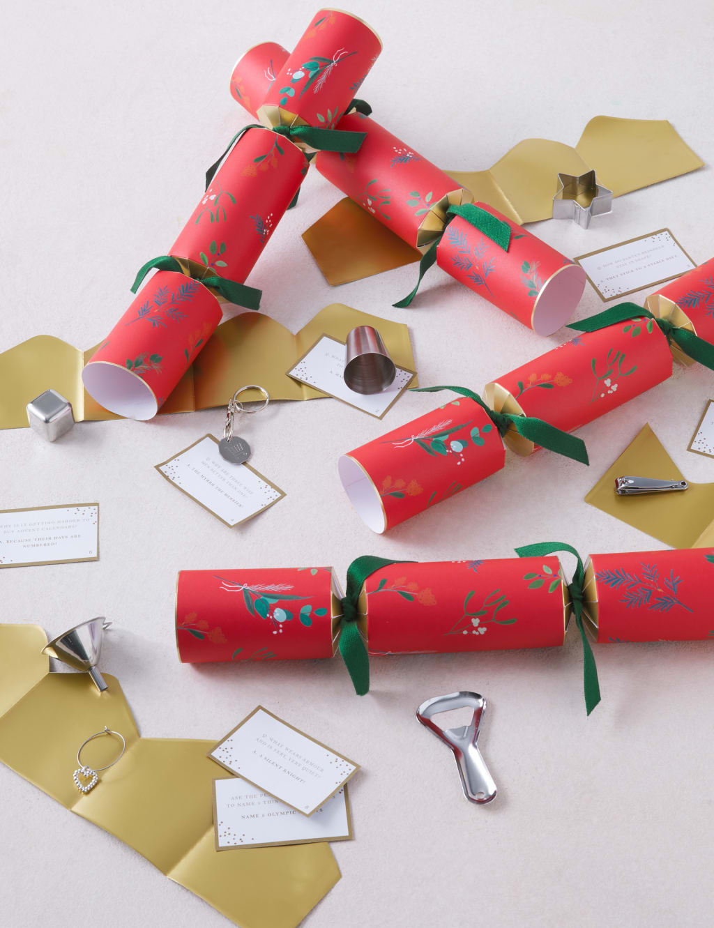 Luxury Heritage Christmas Crackers - Pack of 8 in 1 Design 2 of 4