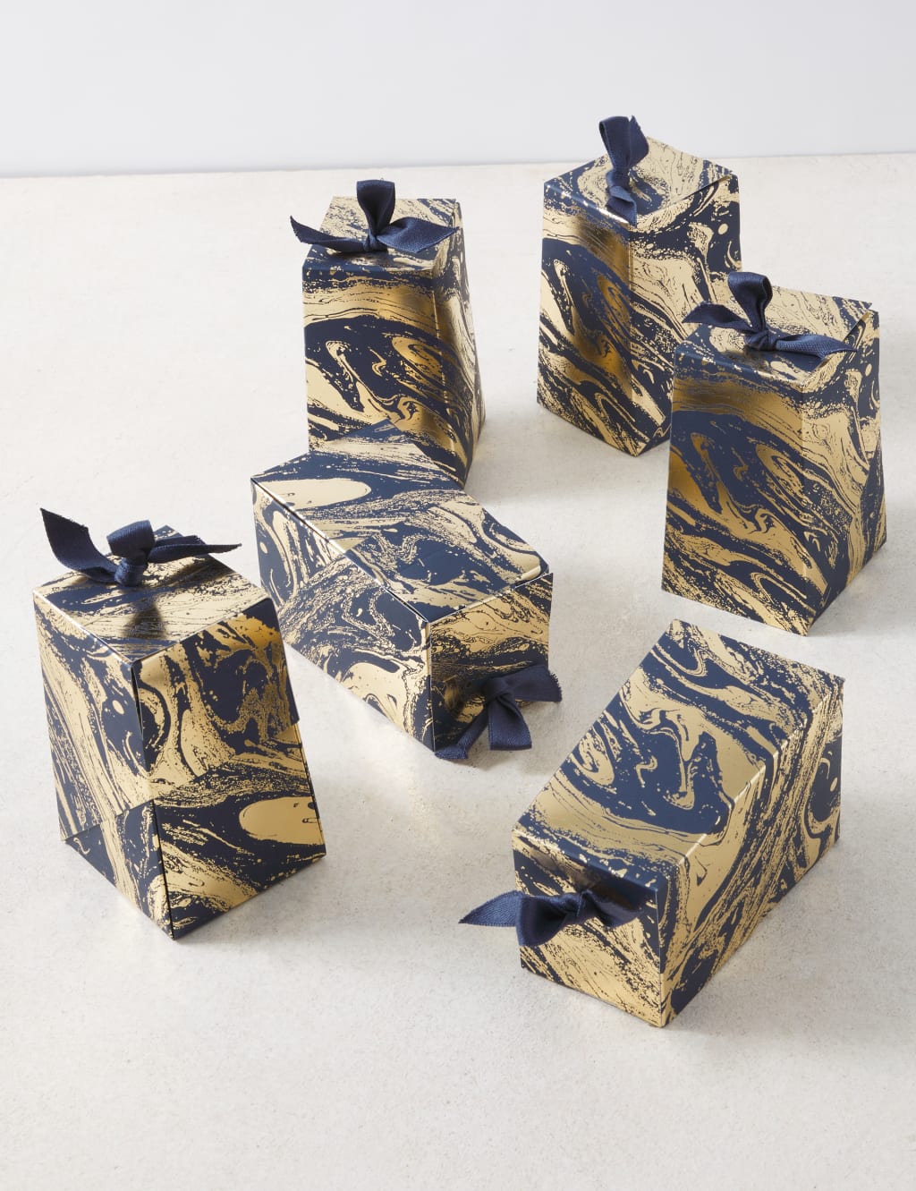 Luxury Dinner Party Cocktail Crackers - Pack of 6 in 1 Design 3 of 4
