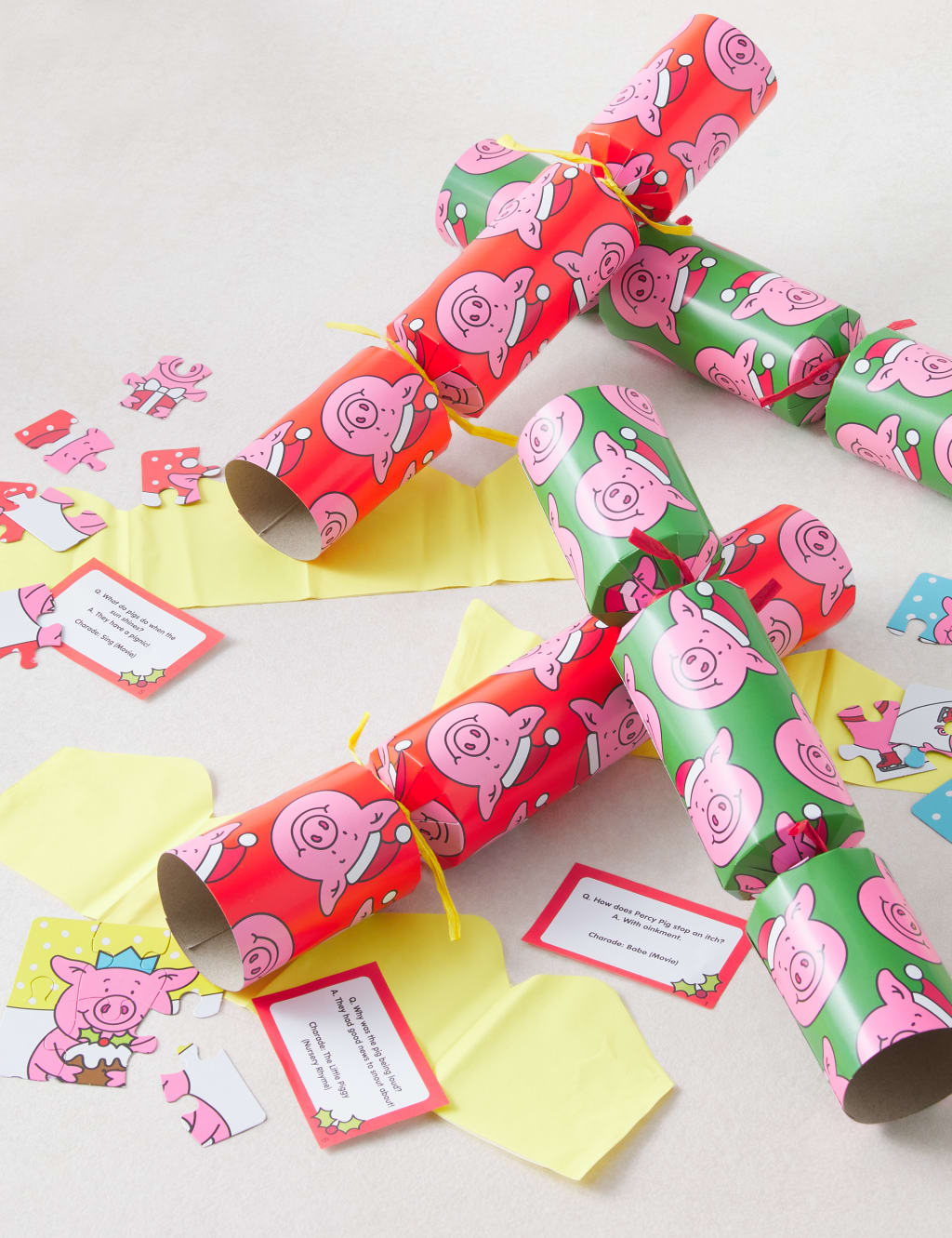 Percy Pig™ Recyclable Christmas Crackers - Pack of 6 in 2 Designs 2 of 4