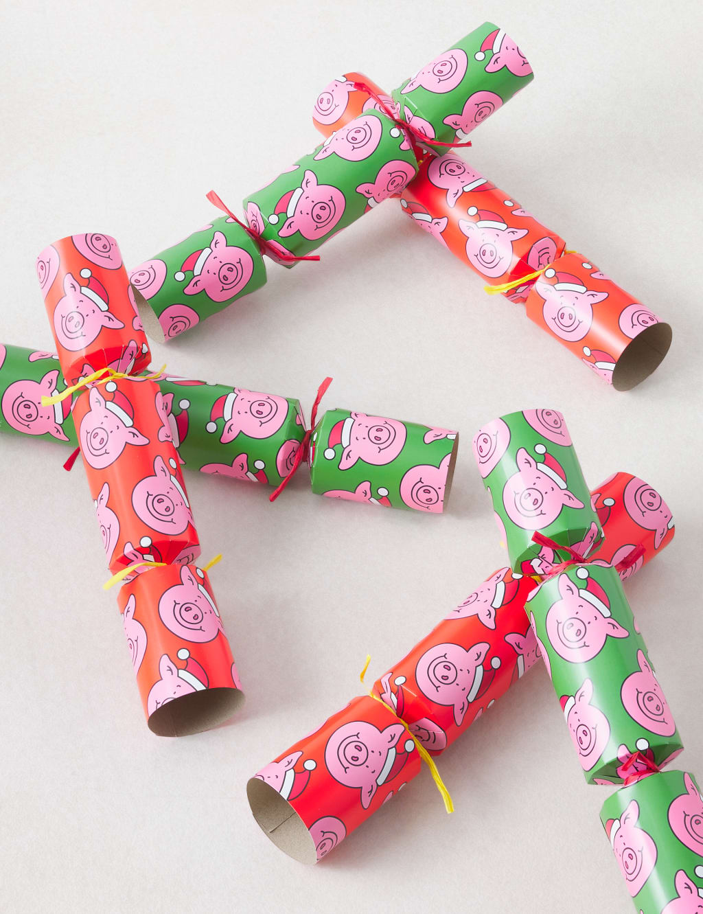 Percy Pig™ Recyclable Christmas Crackers - Pack of 6 in 2 Designs 3 of 4