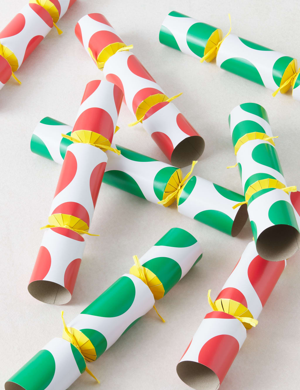 Family Fun Recyclable Christmas Crackers - Pack of 12 in 2 Designs 3 of 4