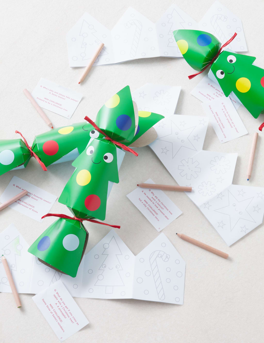 Kids' Christmas Crackers - Pack of 6 in 1 Design 2 of 4