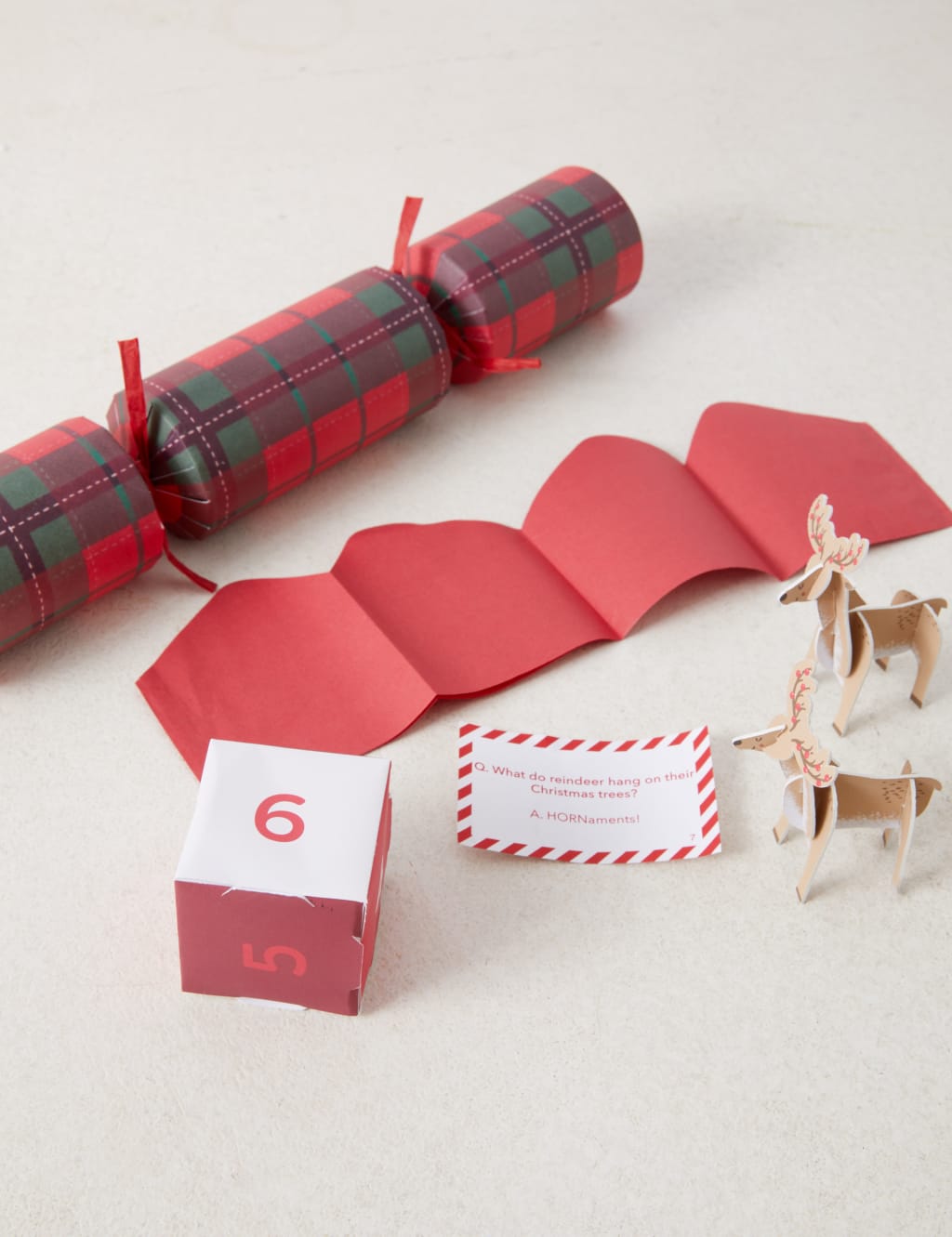 Christmas Crackers with Reindeer Game - Pack of 12, 1 Design 2 of 4