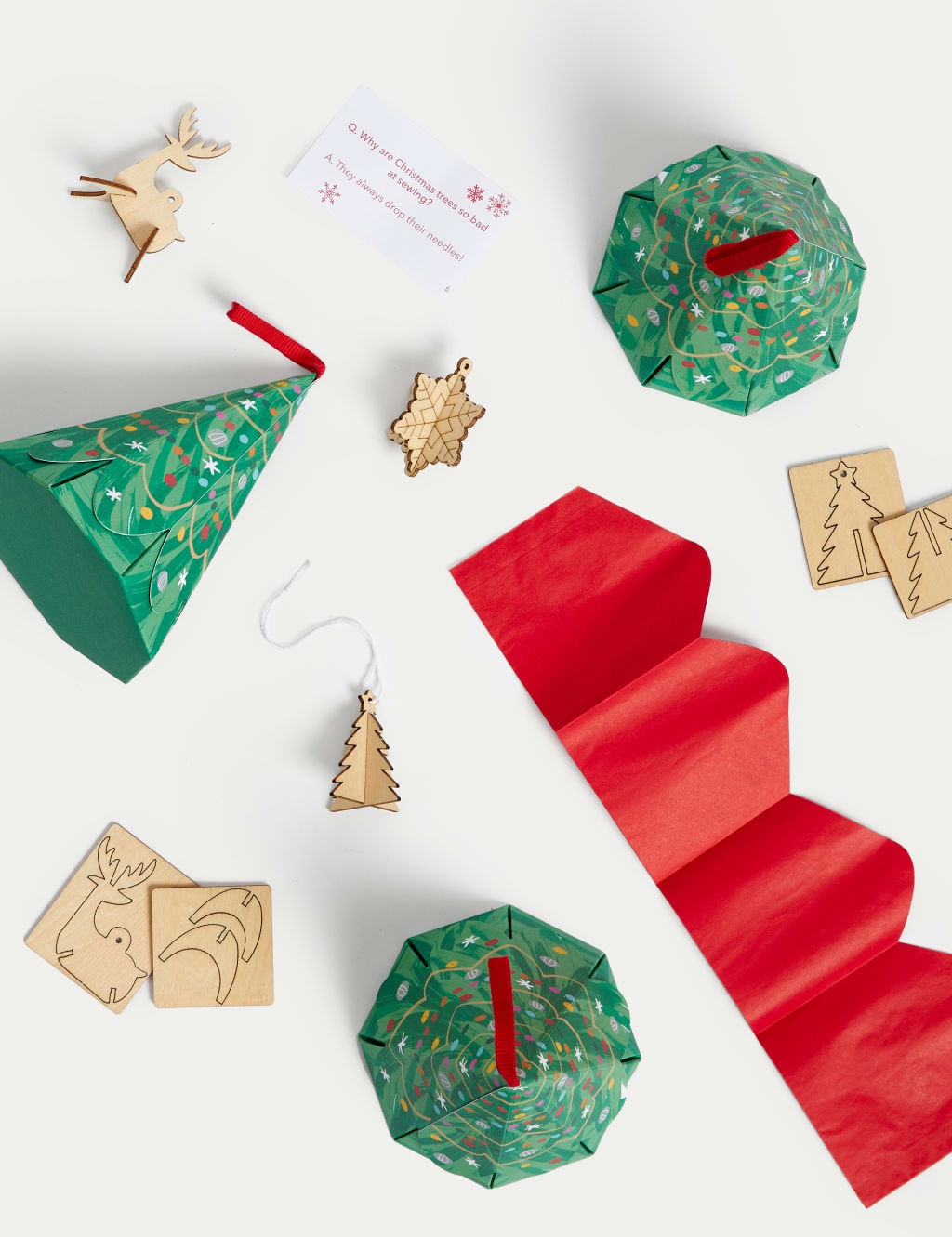Tree-Shaped Christmas Crackers 2 of 4