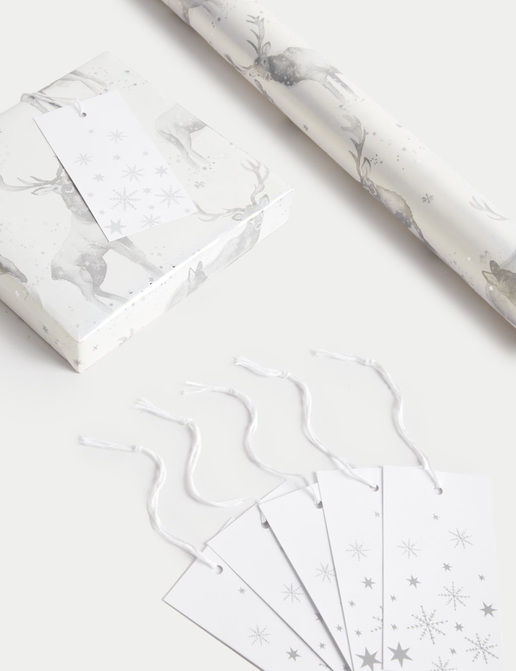 Luxury Silver Stag 3M Christmas Gift Wrap & 6 Gift Tags Pack 2 of 2