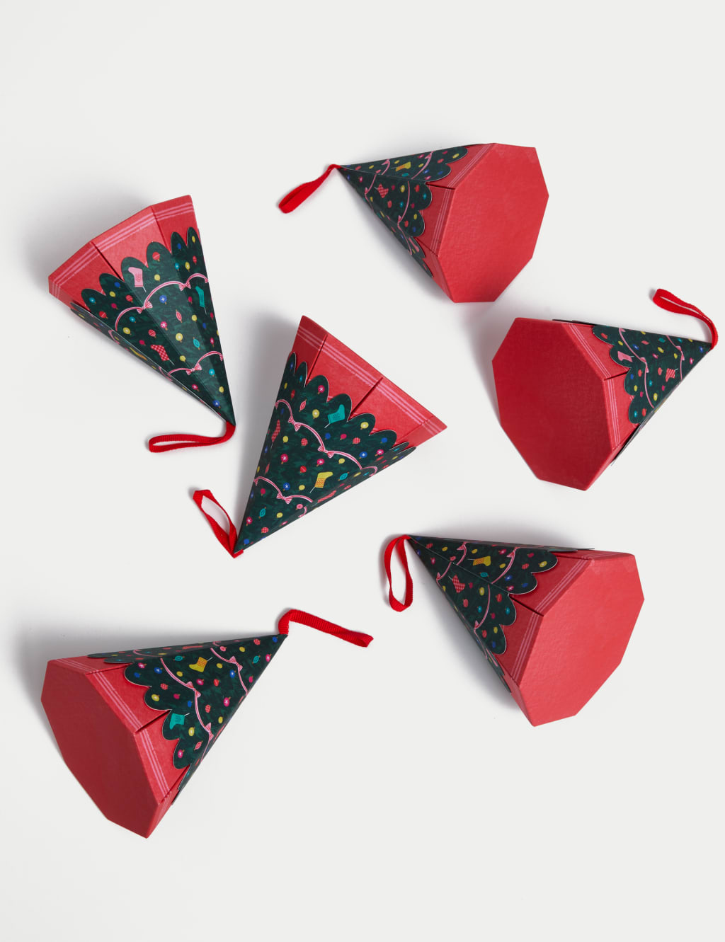 6 Festive Tree-Shaped Christmas Crackers 3 of 4