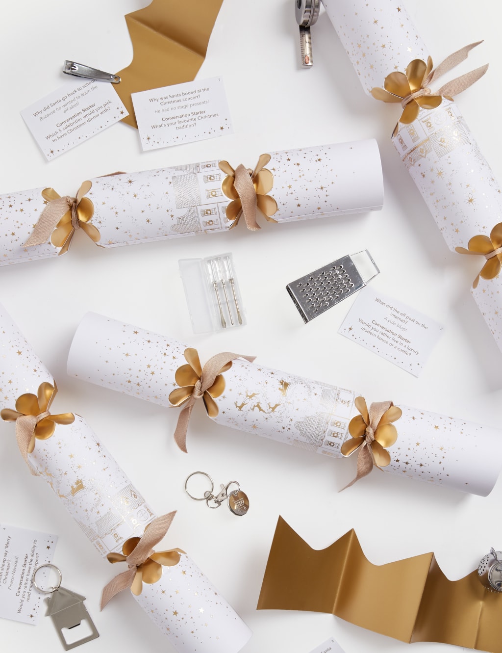 8 Luxury Christmas Crackers - White & Gold Design 2 of 4