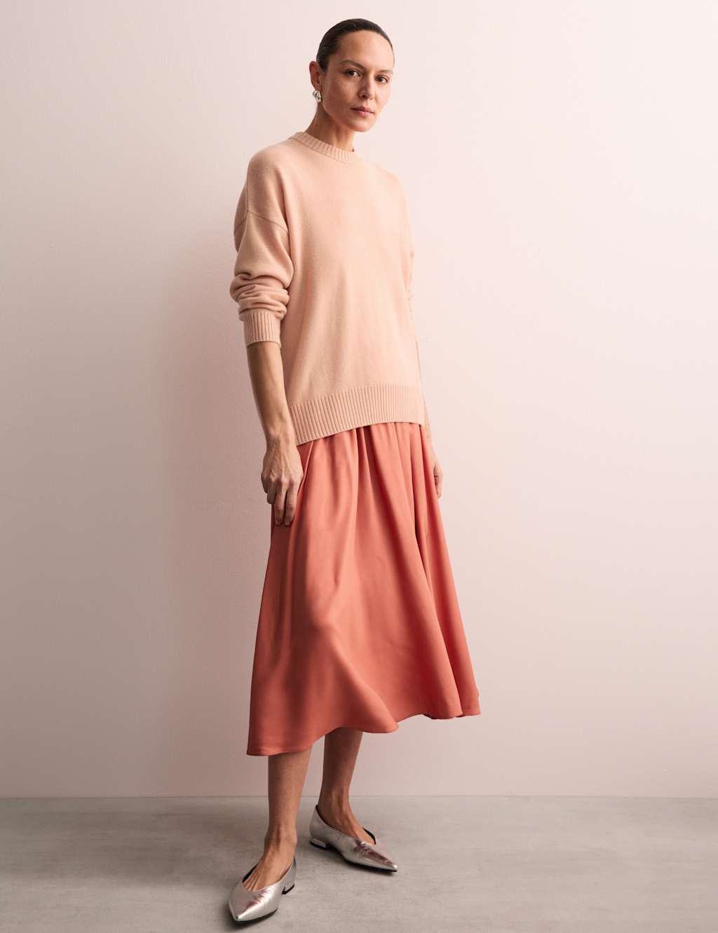 Pure Cashmere Crew Neck Relaxed Jumper 3 of 7