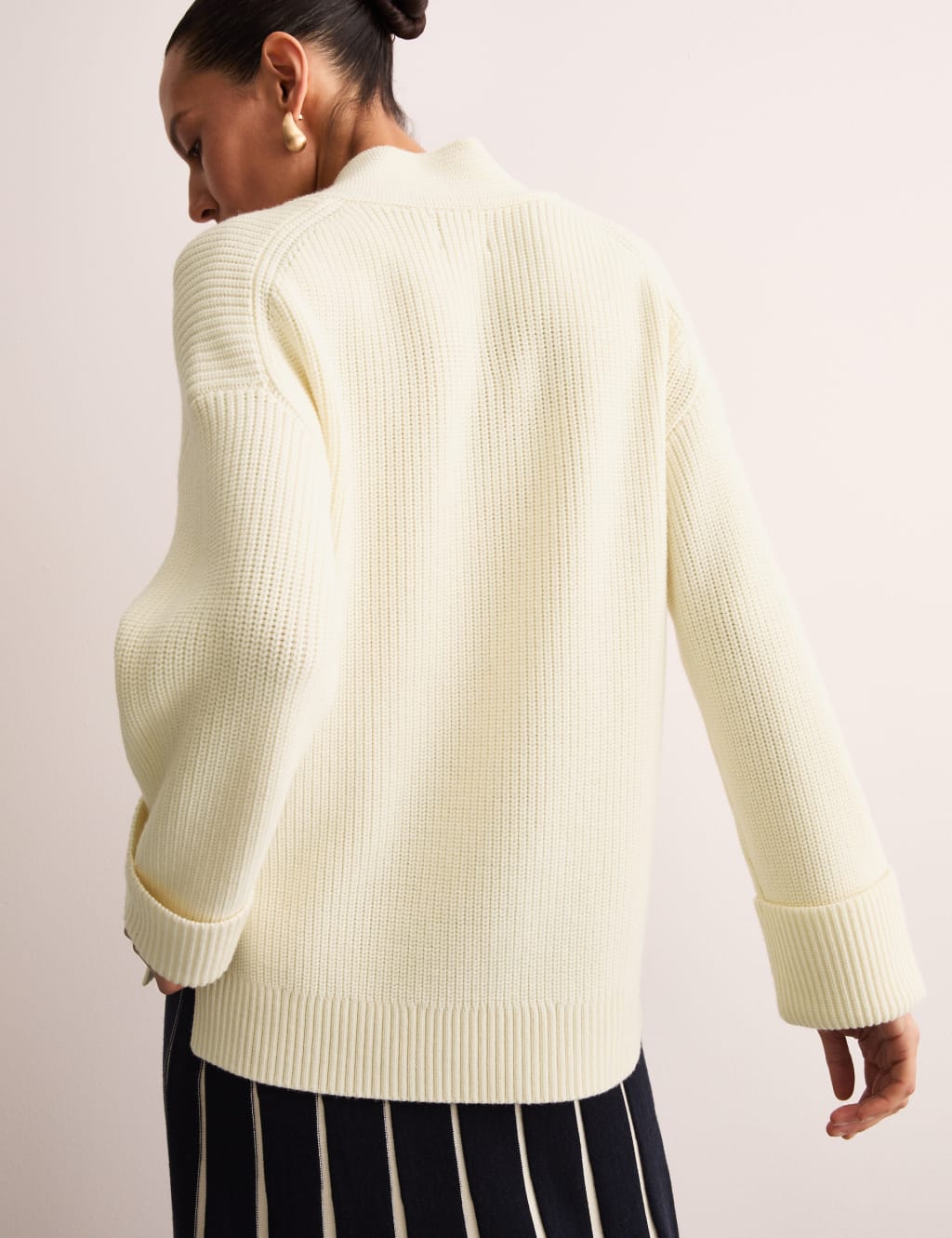 Pure Merino Wool V-Neck Relaxed Jumper 6 of 7