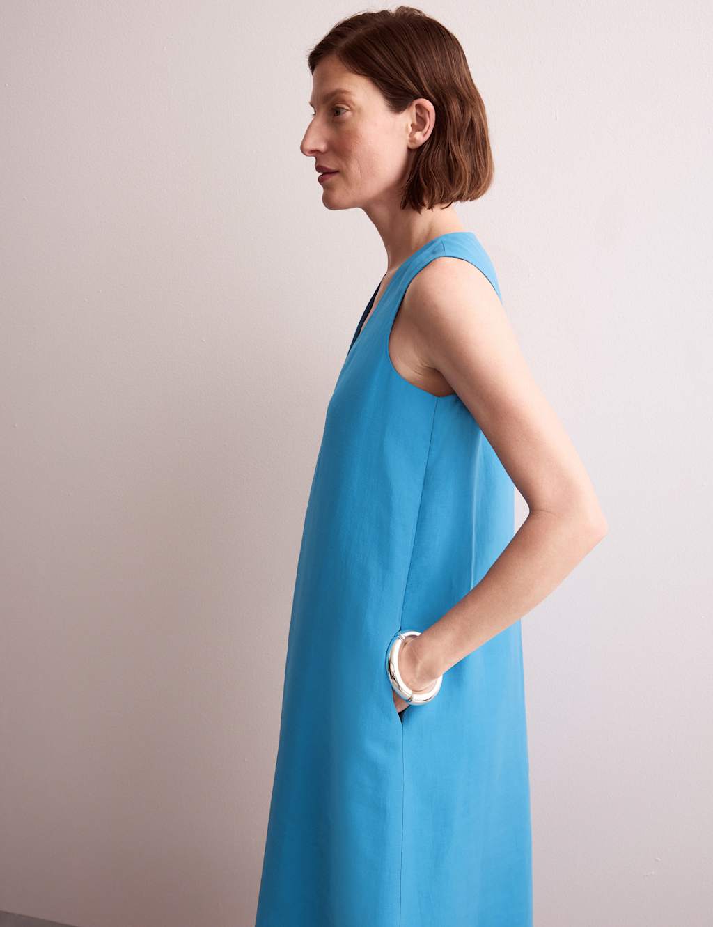 Linen Rich Shimmer V-Neck Midi Dress 4 of 8