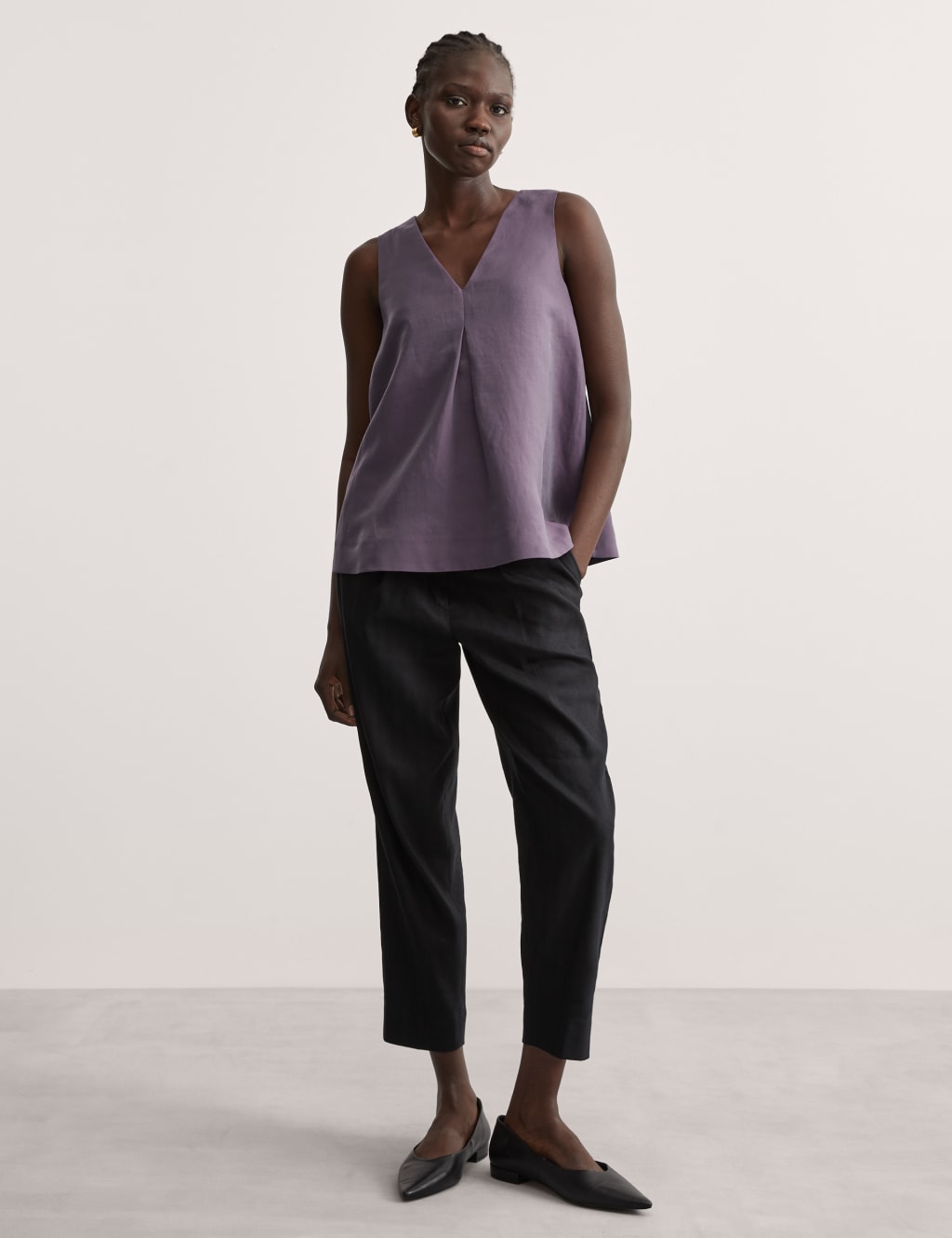 Linen Rich V-Neck Pleat Detail Shell Top 3 of 7