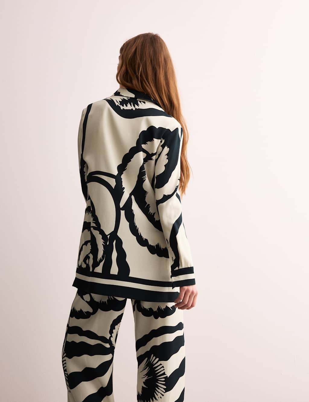 Monochrome Floral Collared Longline Shirt 4 of 7