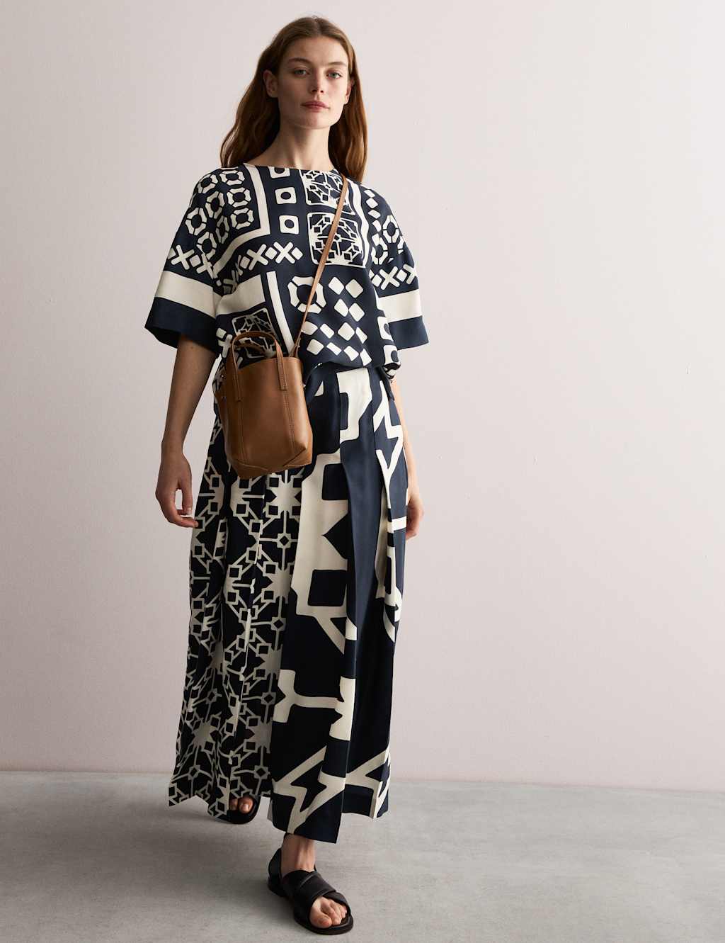 Monochrome Geometric Boxy T-Shirt 3 of 8