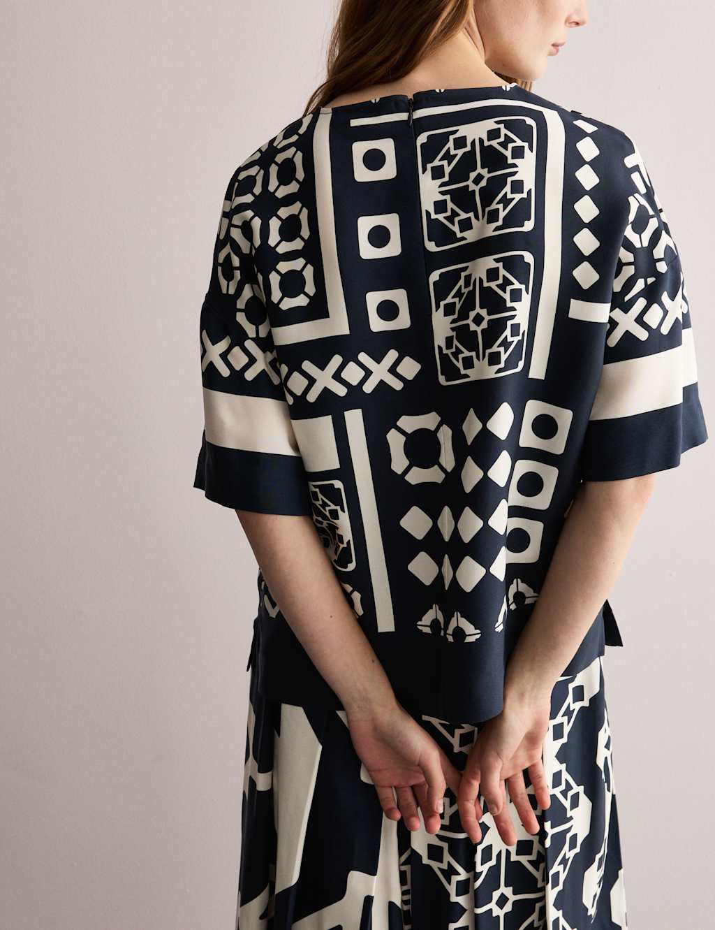 Monochrome Geometric Boxy T-Shirt 4 of 8