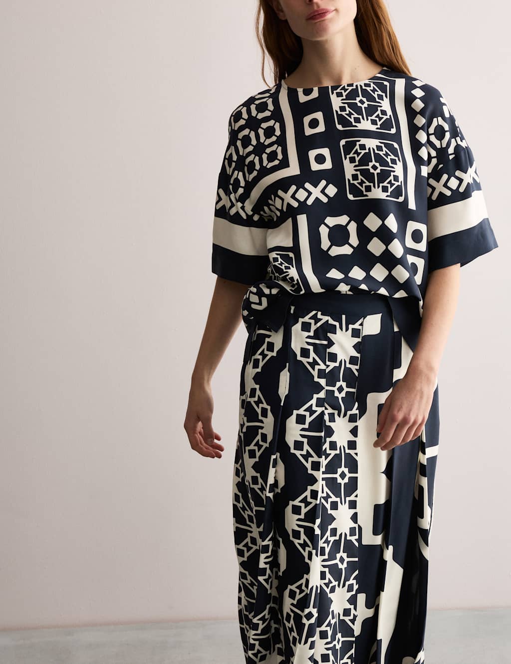 Monochrome Geometric Boxy T-Shirt 7 of 8
