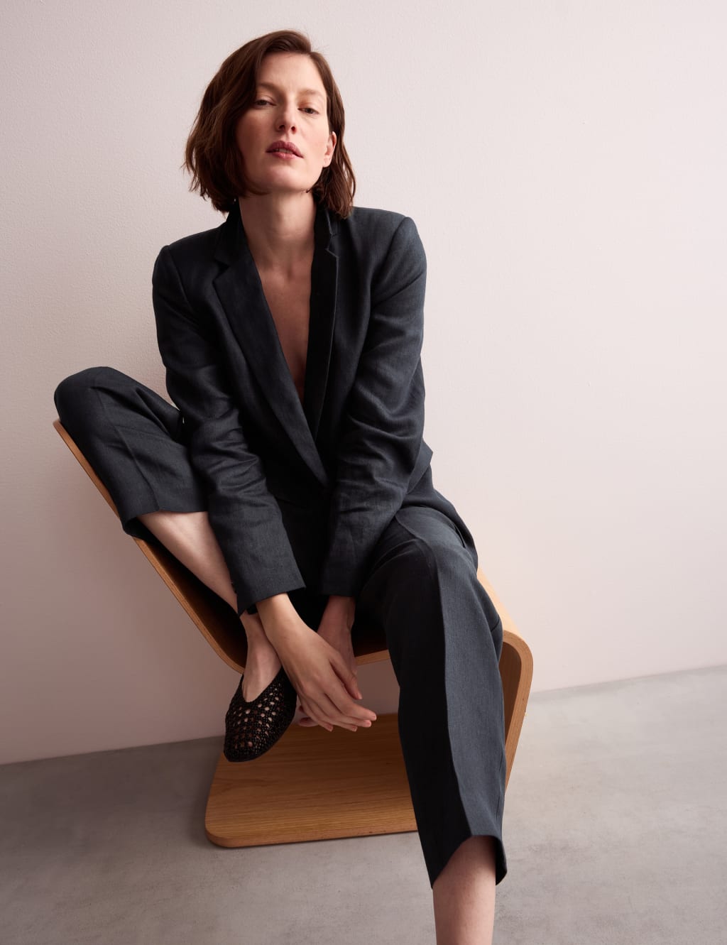 Pure Linen Pleat Front Tapered Trousers 6 of 8