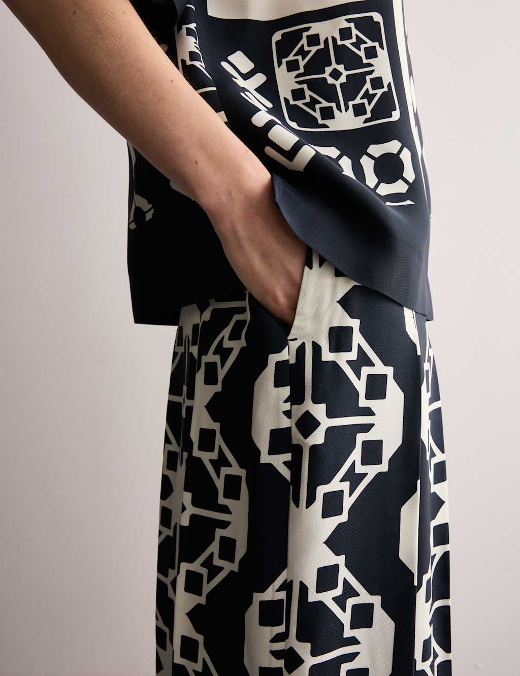 Twill Printed Pleated Wide Leg Culottes 5 of 7